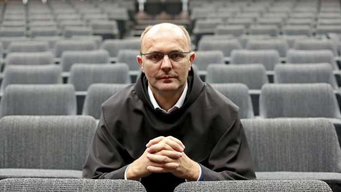 Fra Knezović