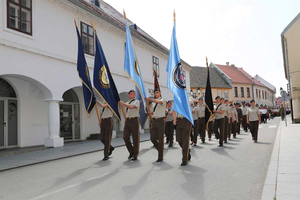Mimohod vojnih škola