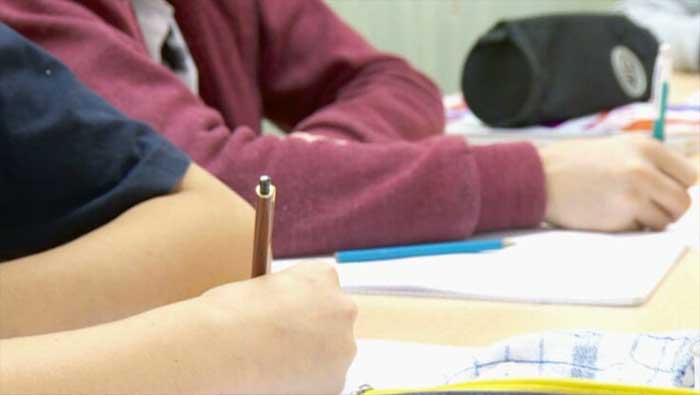 Srbija: Pravobranitelj traži povlačenje udžbenika zbog negiranja hrvatskog jezika