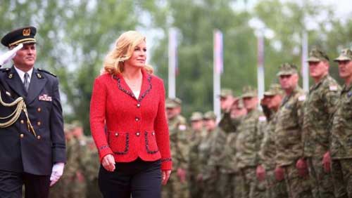 Kolinda obi&scaron;la Vojarnu Croatia